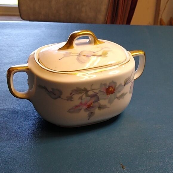 Vintage TK Thuny Sugar Bowl with Lid Floral with Gold Trim Lavender Cottagecore - Picture 2 of 9